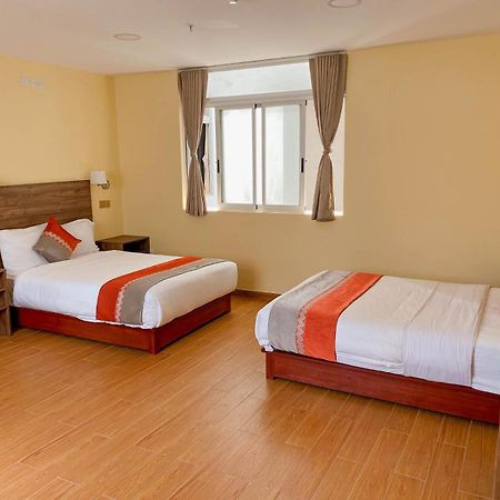 Sm Hotel Plus Lima Luaran gambar