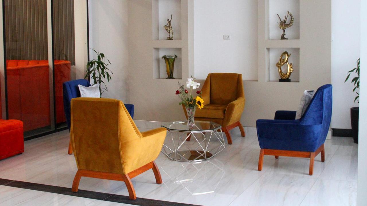 Sm Hotel Plus Lima Luaran gambar