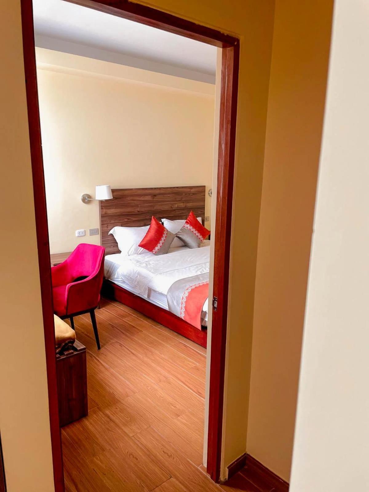 Sm Hotel Plus Lima Luaran gambar