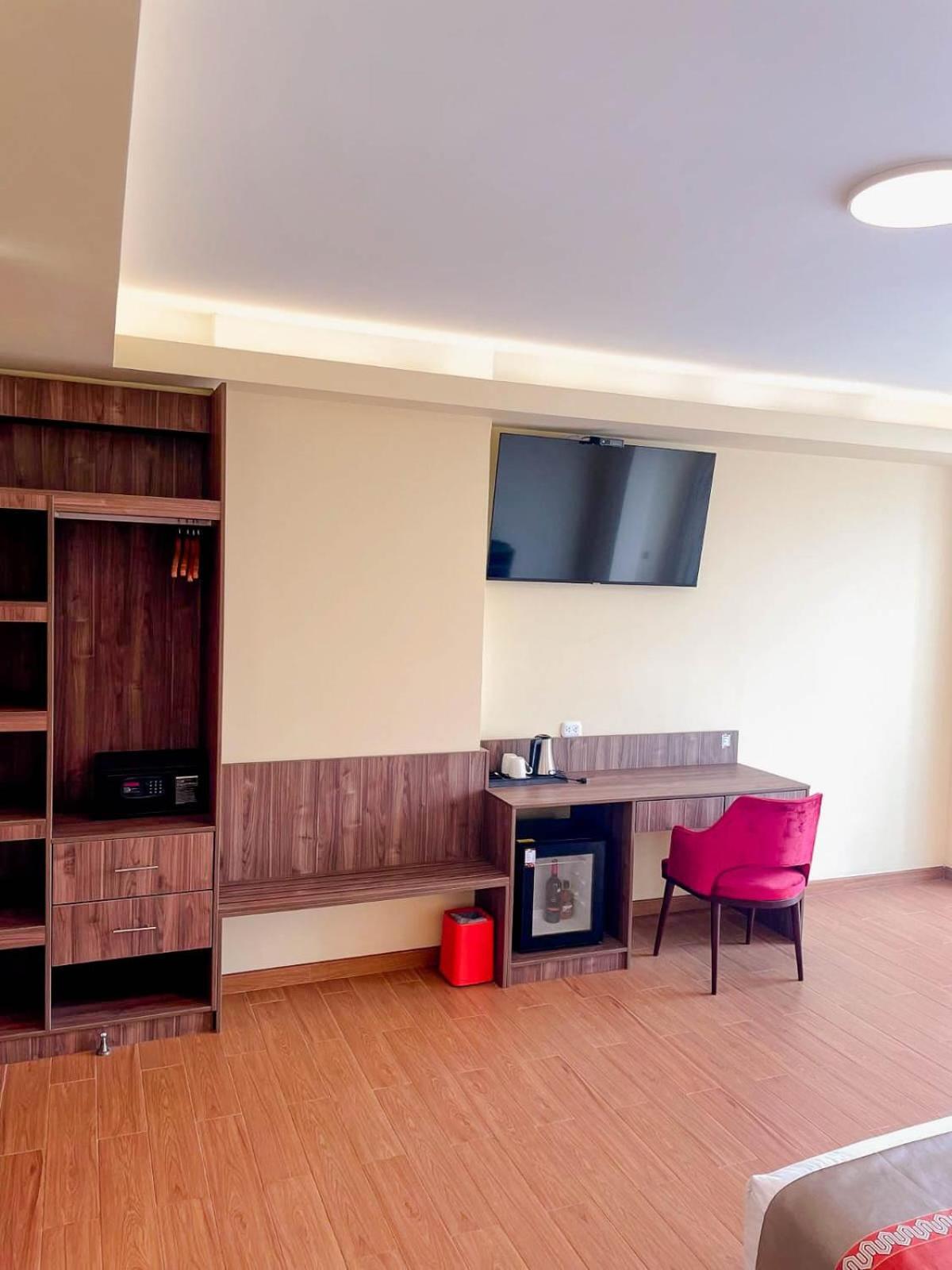Sm Hotel Plus Lima Luaran gambar